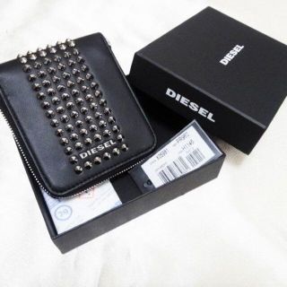 ディーゼル(DIESEL)の未使用保管品『DIESEL』折りファスナー財布　(折り財布)