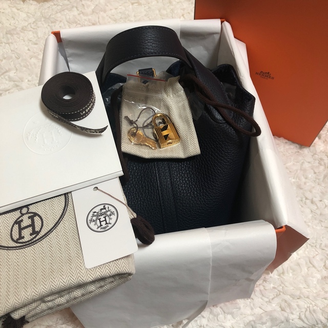 Hermes(エルメス)のご専用⭐︎HERMES ブルーニュイ pm ピコタンロック レディースのバッグ(ハンドバッグ)の商品写真