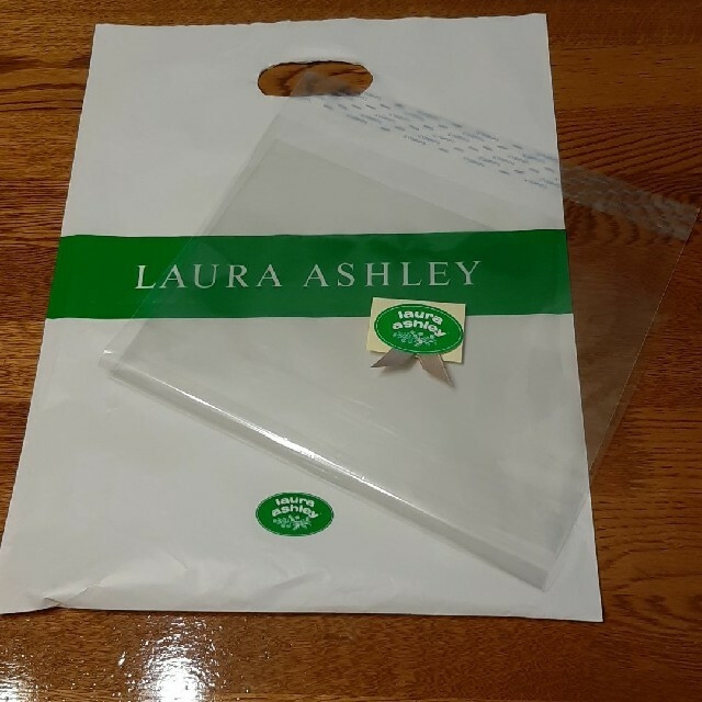 LAURA ASHLEY(ローラアシュレイ)の☆ヴィンテージ☆LAURA ASHLEY☆パープルショール☆ レディースのファッション小物(マフラー/ショール)の商品写真