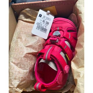 KEEN HOT PINK(サンダル)