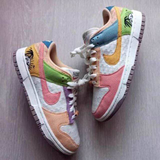 NIKE(ナイキ)のNIKE WMNS DUNK LOW SE PALM TREE  レディースの靴/シューズ(スニーカー)の商品写真