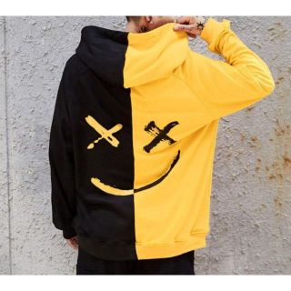 新品!大人気!落書きバックプリントパーカー スマイリー 韓国 黒黄 裏起毛