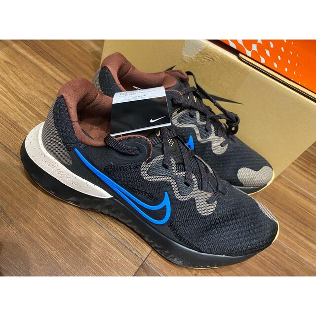 新品⭐︎未使用　NIKE ナイキ　ランニングシューズ メンズ リニュー ラン 2