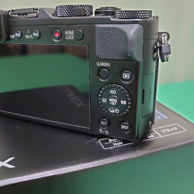 Panasonic(パナソニック)のPanasonic　LX DMC-LX100　美品　予備バッテリー付 スマホ/家電/カメラのカメラ(コンパクトデジタルカメラ)の商品写真