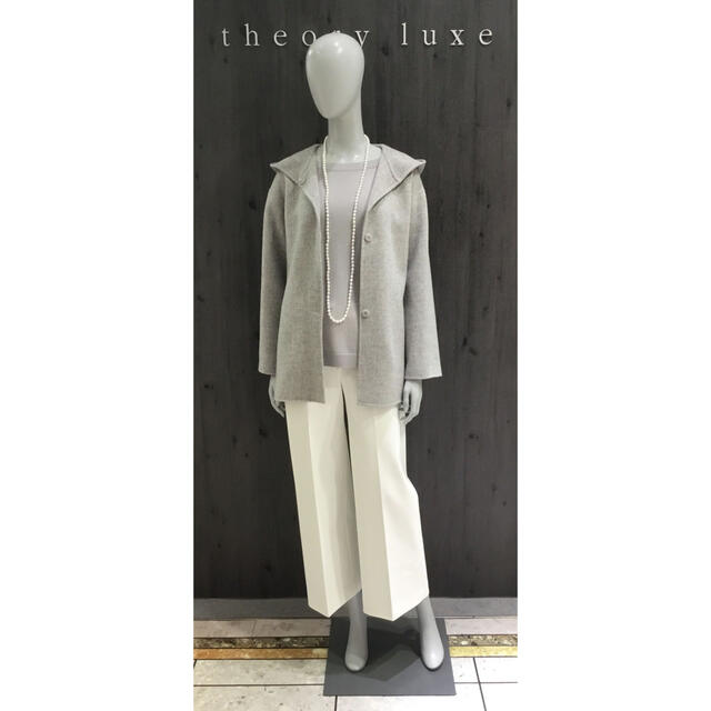 Theory luxe(セオリーリュクス)のTheory luxe 19aw ショート丈のフード付きコート レディースのジャケット/アウター(ピーコート)の商品写真