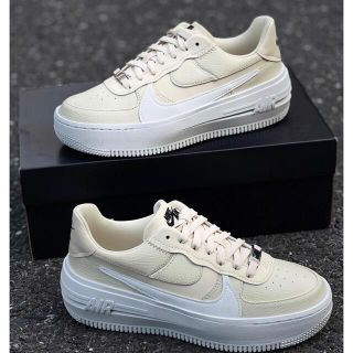 ナイキ(NIKE)のエアフォース1 NIKE W AF1 PLT.AF.ORM FOSSIL(スニーカー)