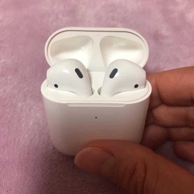 AirPods ワイヤレスイヤホン スマホ/家電/カメラのオーディオ機器(ヘッドフォン/イヤフォン)の商品写真