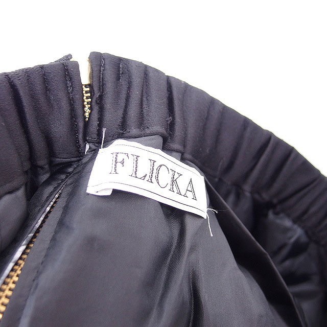 FLICKA(フリッカ)のフリッカ FLICKA タックフレアスカート ひざ丈 花柄 1 ブラック ホワイ エンタメ/ホビーのコスプレ(その他)の商品写真