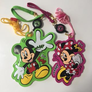 ディズニー(Disney)の【美品】 ディズニー パスケース ★ ミッキー & ミニー 2個セット(キャラクターグッズ)