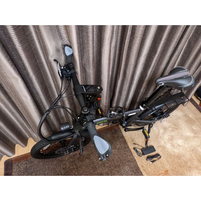 ほぼ新品 折りたたみ 電動 20インチ 走行44ｋｍ 7段変速 グレー