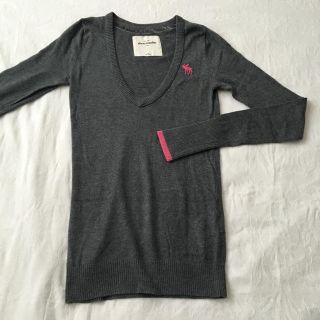 アバクロンビーアンドフィッチ(Abercrombie&Fitch)のアバクロ☆Vネック ニット(ニット/セーター)