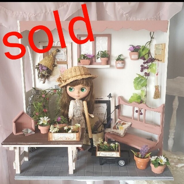 ピンクの屋根の小屋*°ドールハウス*°ハンドメイド*ブライスやリカちゃんなどに