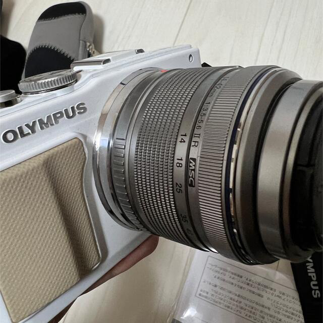 OLYMPUS(オリンパス)のオリンパス　ペン　E-PL5 レンズ3種　単焦点　カメラ不具合あり スマホ/家電/カメラのカメラ(ミラーレス一眼)の商品写真