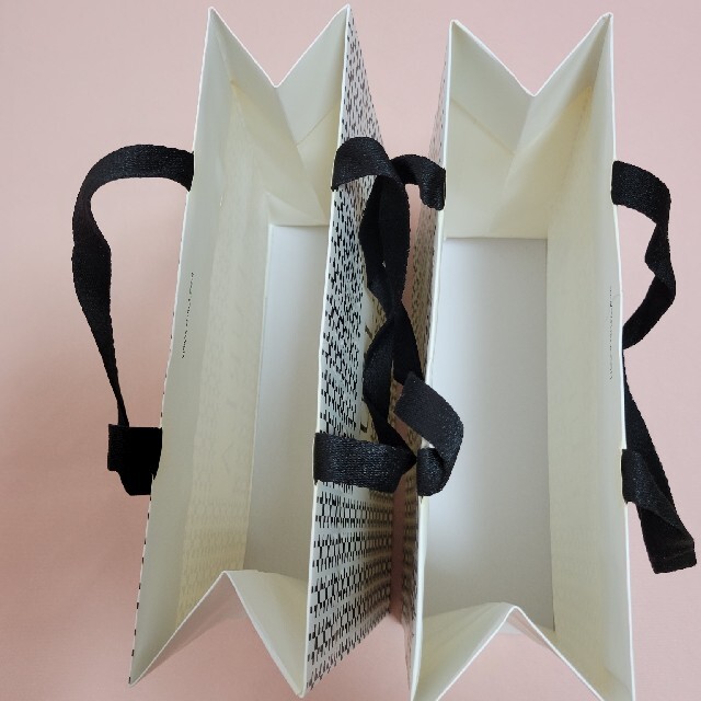 Furla(フルラ)のFURLA フルラ　紙袋×２枚 レディースのバッグ(ショルダーバッグ)の商品写真