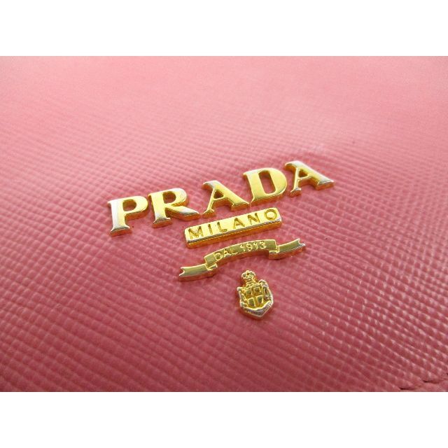 PRADA(プラダ)のプラダ ロゴ サフィアーノ レザー 二つ折り 財布 スペイン製 ピンク レディースのファッション小物(財布)の商品写真