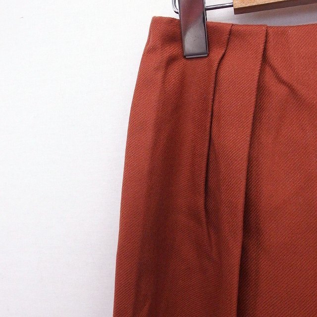 TOMORROWLAND(トゥモローランド)のトゥモローランド TOMORROWLAND スカート タック ひざ丈 無地 シン レディースのスカート(ひざ丈スカート)の商品写真