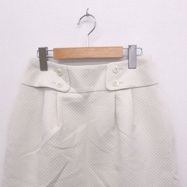Aveniretoile(アベニールエトワール)のアベニールエトワール Aveniretoile スカート 台形 ひざ丈 ビジュー レディースのスカート(ひざ丈スカート)の商品写真