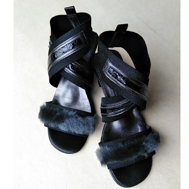 クロスゴムサンダル　黒　24.5㎝ レディースの靴/シューズ(サンダル)の商品写真