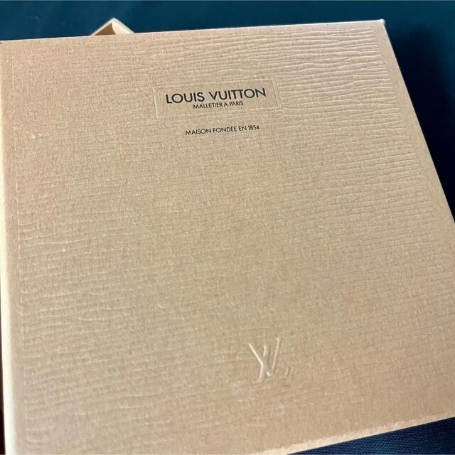 LOUIS VUITTON(ルイヴィトン)のLOUIS VUITTON ギフトボックス レディースのバッグ(ショップ袋)の商品写真