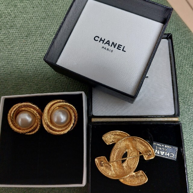 CHANEL(シャネル)の専用　　シャネル ヴィンテージイヤリングとブローチ レディースのアクセサリー(イヤリング)の商品写真