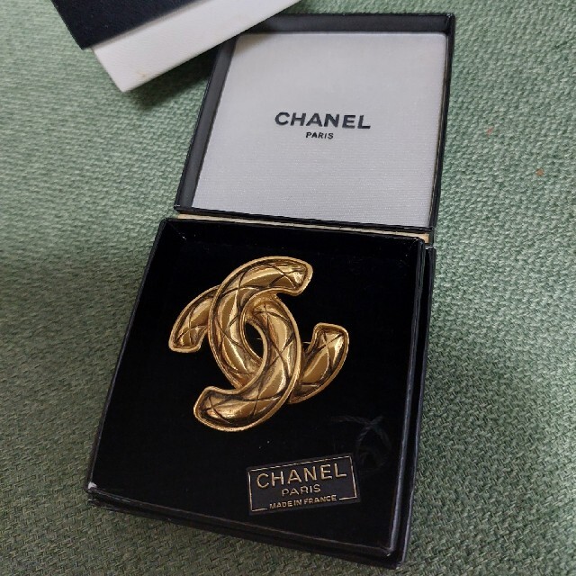 CHANEL(シャネル)の専用　　シャネル ヴィンテージイヤリングとブローチ レディースのアクセサリー(イヤリング)の商品写真