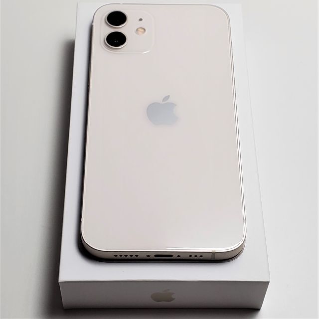 iPhone(アイフォーン)の【専用】iPhone12 本体 64GB ホワイト【新品未使用】 スマホ/家電/カメラのスマートフォン/携帯電話(スマートフォン本体)の商品写真