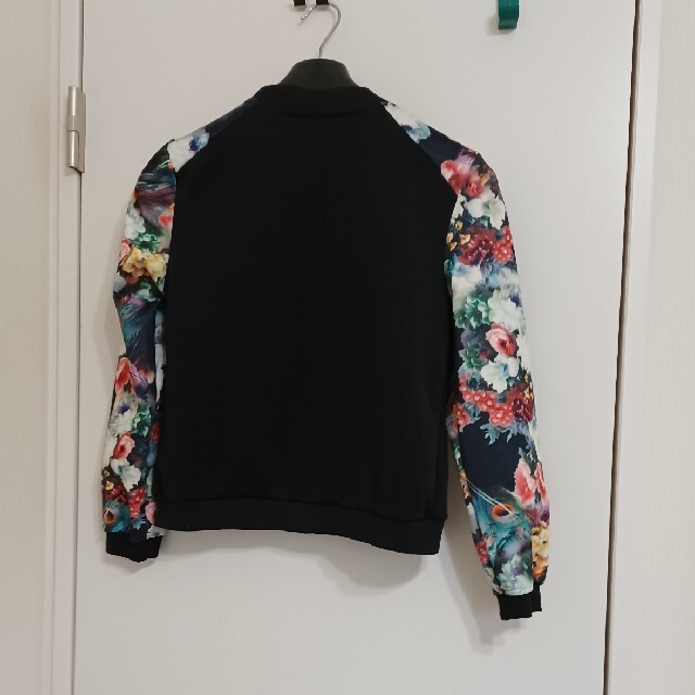 ジャケット　花柄　Ｌサイズ　期間限定 レディースのジャケット/アウター(テーラードジャケット)の商品写真