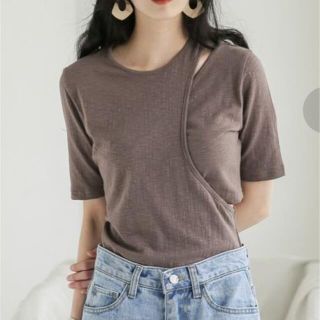 マウジー(moussy)のune manshion ワンショルダーアシンメトリーT(カットソー(半袖/袖なし))