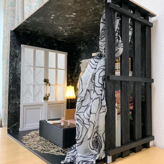 ドールハウス 両開き扉のブラックなお部屋-