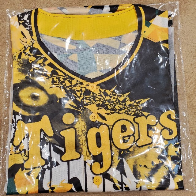 Joshin  阪神タイガースユニフォーム  非売品 スポーツ/アウトドアの野球(応援グッズ)の商品写真