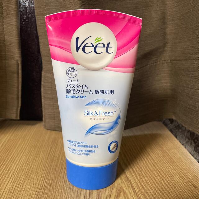 Veet バスタイム　除毛クリーム　敏感肌用 コスメ/美容のボディケア(脱毛/除毛剤)の商品写真