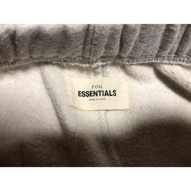 FEAR OF GOD(フィアオブゴッド)のFOG ESSENTIALS スウェットショーツ グレー メンズのパンツ(ショートパンツ)の商品写真