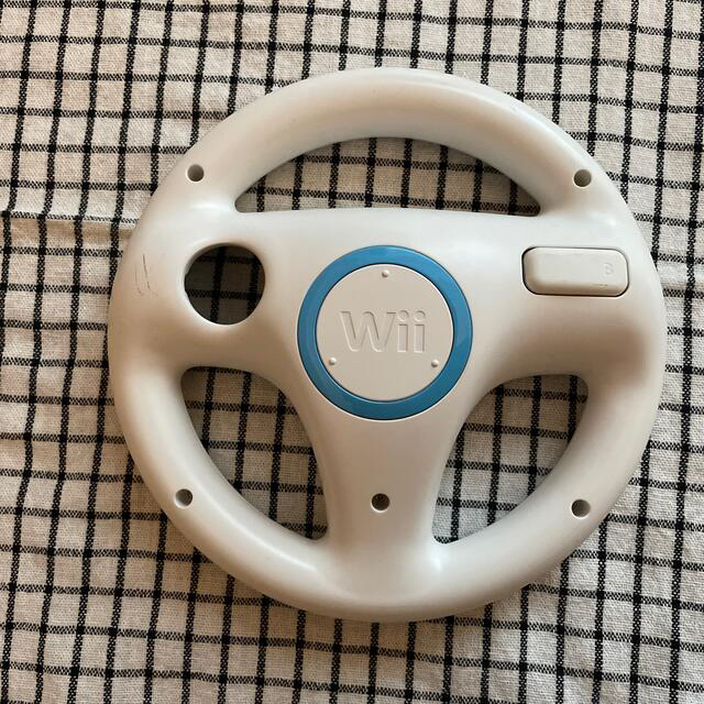 Wii(ウィー)のWii　マリオカート　専用ハンドル付き エンタメ/ホビーのゲームソフト/ゲーム機本体(家庭用ゲームソフト)の商品写真