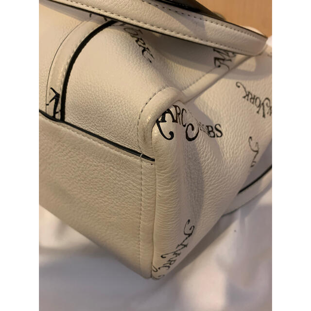 MARC JACOBS(マークジェイコブス)の期間限定価格！【限定品】マークジェイコブス ザ タグトート ニューヨークマガジン レディースのバッグ(トートバッグ)の商品写真