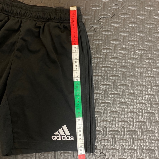 adidas(アディダス)のアディダス　トレーニングハーフパンツ　160 キッズ/ベビー/マタニティのキッズ服男の子用(90cm~)(パンツ/スパッツ)の商品写真