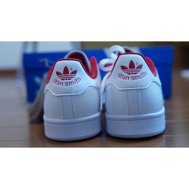 adidas(アディダス)の【新品】adidas スタンスミス 【ホワイト/レッド(白/赤)】25.5cm メンズの靴/シューズ(スニーカー)の商品写真