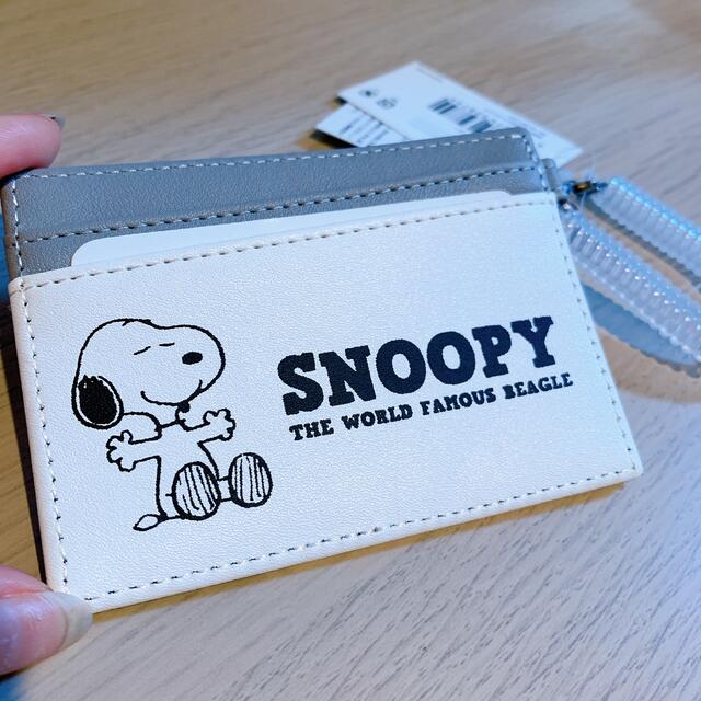 SNOOPY(スヌーピー)の【新品未使用】スヌーピー　パスケース　定期入れ レディースのファッション小物(パスケース/IDカードホルダー)の商品写真