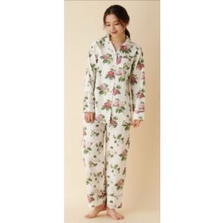 ローラアシュレイ(LAURA ASHLEY)の完売！カミール柄パジャマ♡美しい薔薇！新品未使用！コメント割引します！(パジャマ)