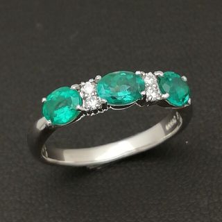 Pt900⚪天然エメラルド0.963ct✨ダイヤ0.07ct✨エメラルドリング