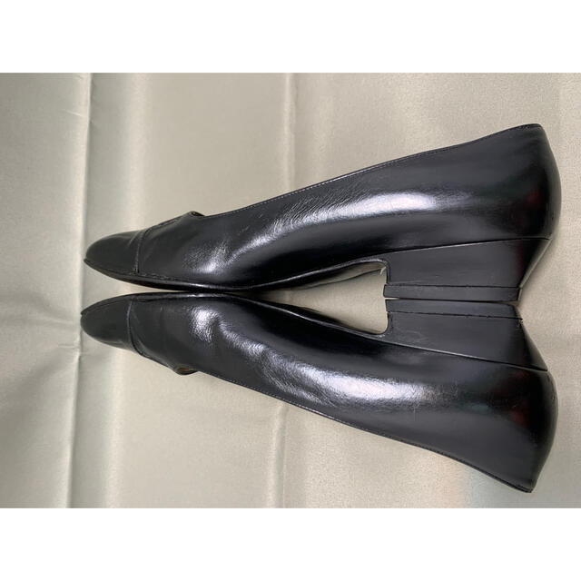 Salvatore Ferragamo(サルヴァトーレフェラガモ)のフェラガモ パンプス 黒 ブラック レディースの靴/シューズ(ハイヒール/パンプス)の商品写真