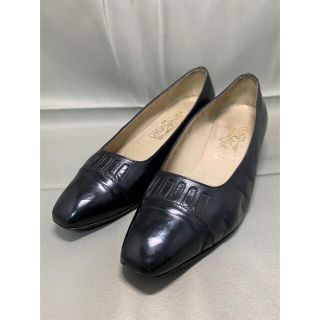 サルヴァトーレフェラガモ(Salvatore Ferragamo)のフェラガモ パンプス 黒 ブラック(ハイヒール/パンプス)