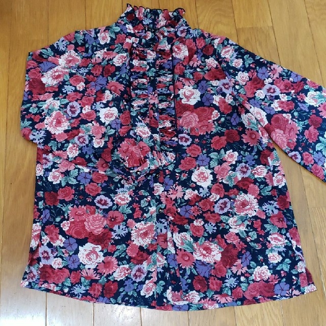 スタンドカラー花柄フリルシフォンブラウス/ミセス婦人服レトロヴィンテージ匿名配送 レディースのトップス(シャツ/ブラウス(長袖/七分))の商品写真