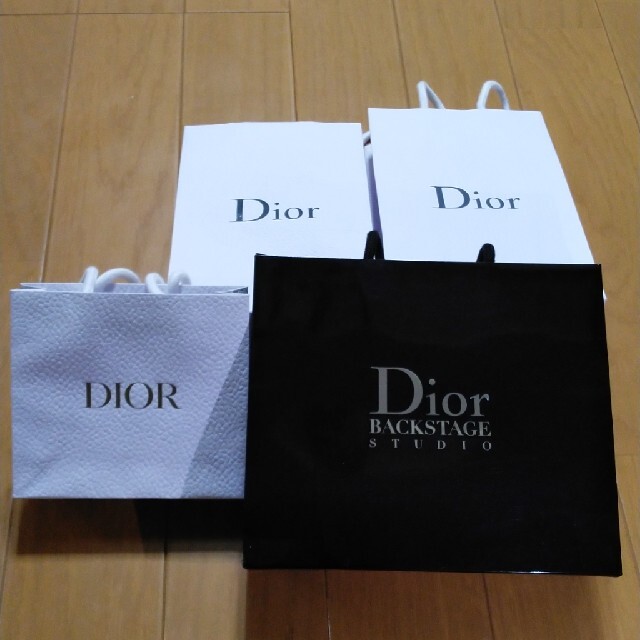 Christian Dior(クリスチャンディオール)のDior 紙袋４枚 レディースのバッグ(ショップ袋)の商品写真