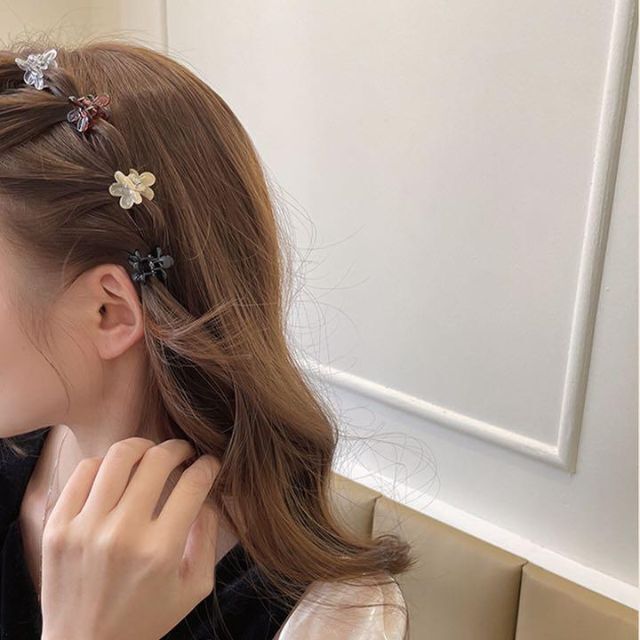 フラワー　ヘアクリップ　4コセット　アクセサリー　ヘアピン　韓国ファッション レディースのヘアアクセサリー(バレッタ/ヘアクリップ)の商品写真