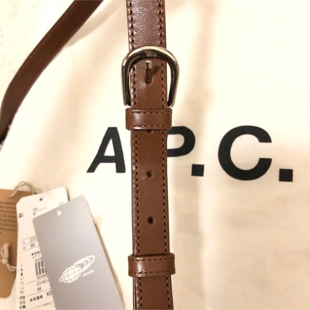 A.P.C(アーペーセー)のA.P.Cハーフムーンバッグ　正規店購入 レディースのバッグ(ショルダーバッグ)の商品写真