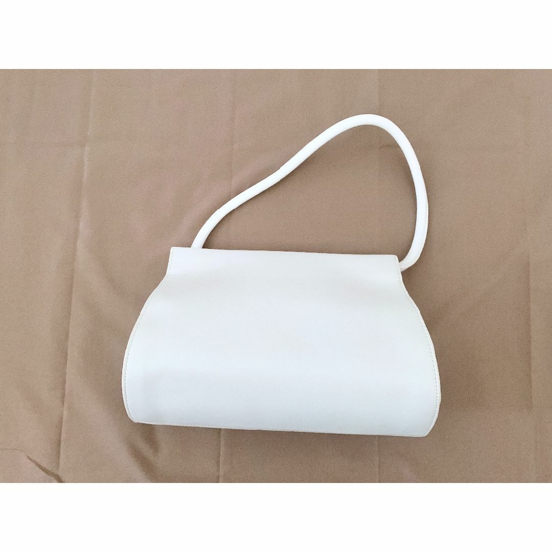 即納 ホワイト ハンドバッグ ボストン 白 PUレザー 大きめ レディースのバッグ(ハンドバッグ)の商品写真