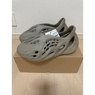 アディダス(adidas)のyeezy foam runner stone sage 28.5(サンダル)