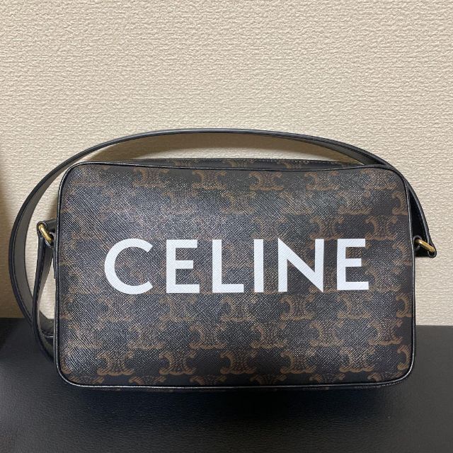 CELINEトリオンフキャンバスメッセンジャーバック（CELINE