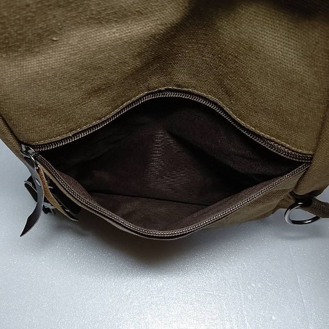 FLOW(フロー)の【未使用】メンズ ボディバッグ ブラウン ショルダー コンパクト 外出 普段使い メンズのバッグ(ボディーバッグ)の商品写真