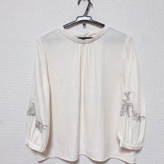 スーナウーナ(SunaUna)のsunauna 刺繍ブラウス　新品同様(シャツ/ブラウス(長袖/七分))